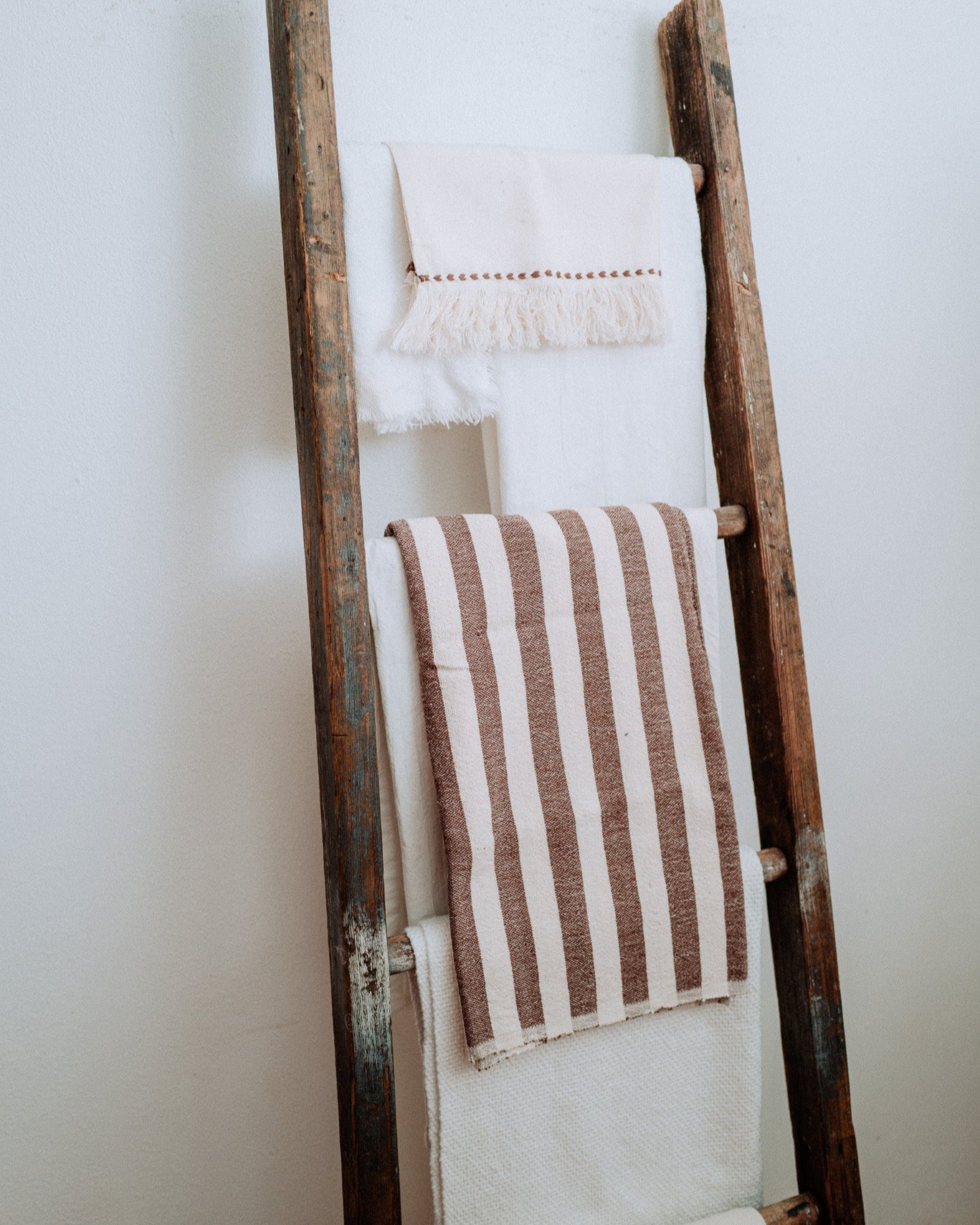 The kd weave Throw - Chocolate Stripe