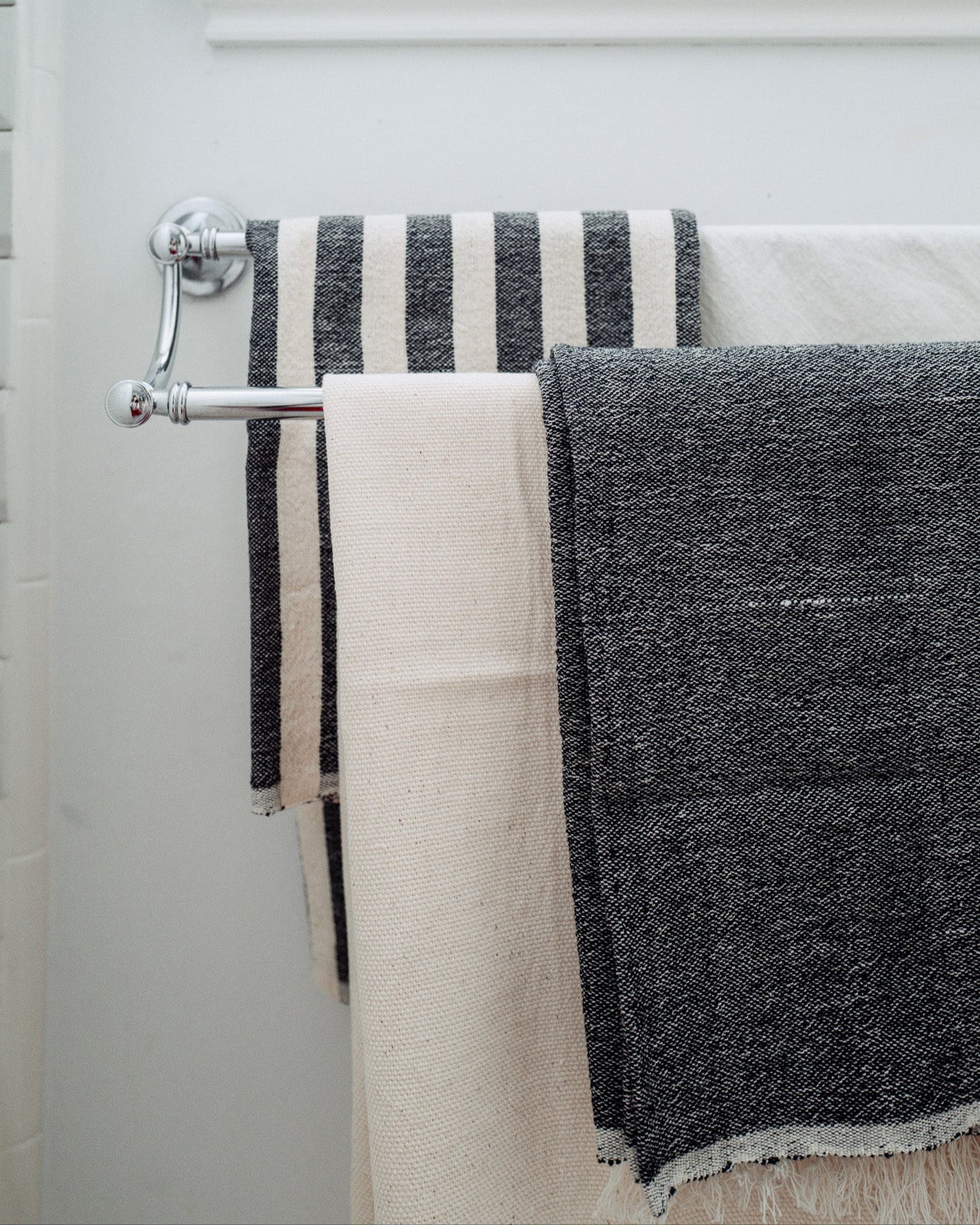The kd weave Throw - Black